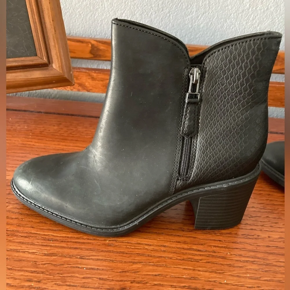Clarks women’s leather